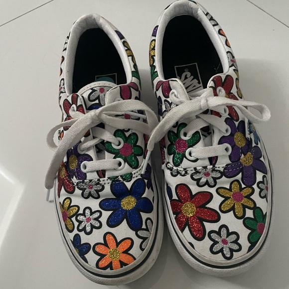 Vans - Picture 1 of 5